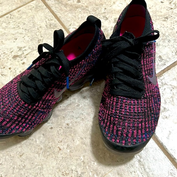 Nike Sneakers - Picture 1 of 3